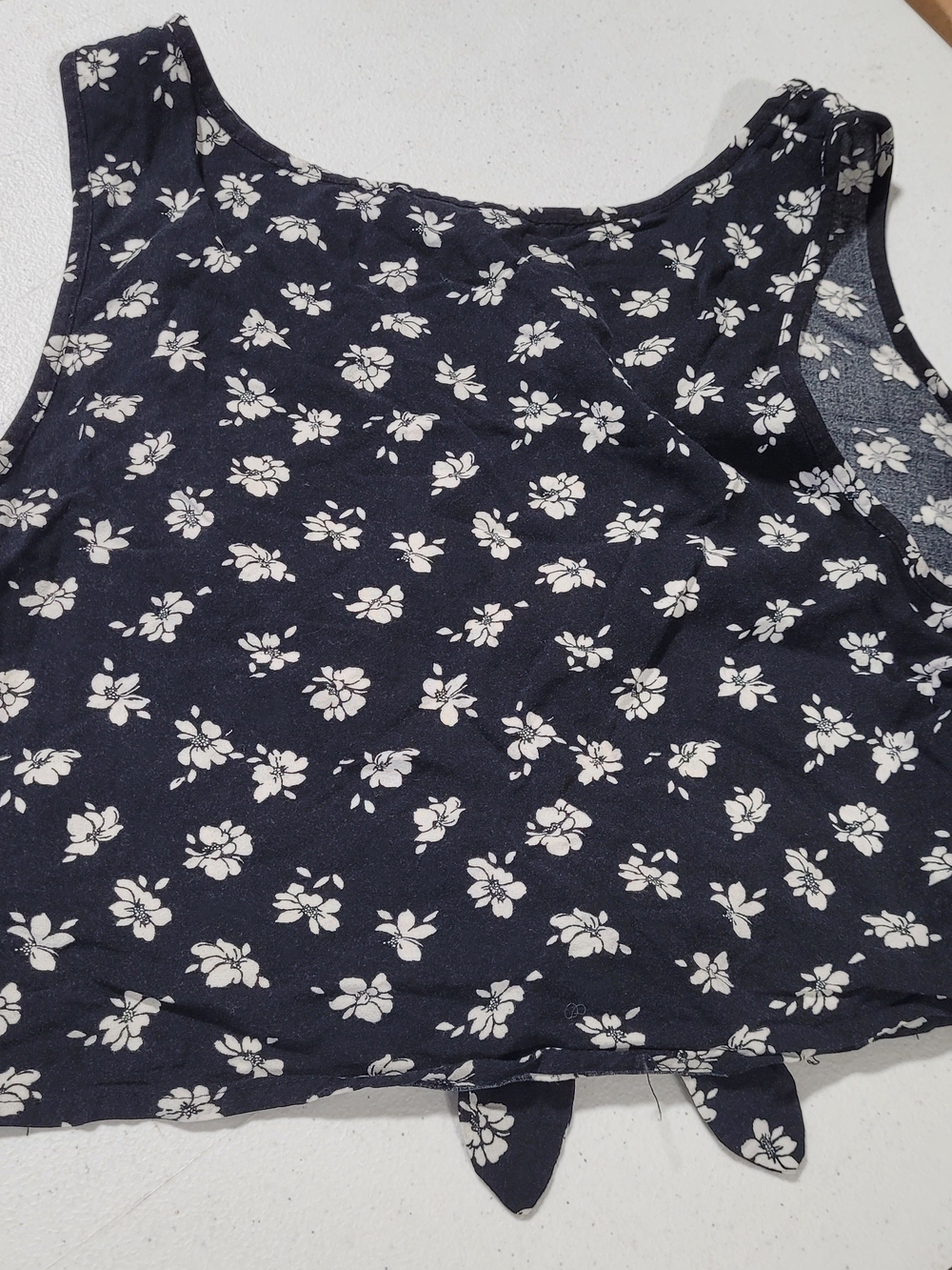 Forever 21 Navy Floral Tie-Knot Tank Top - Picture 3 of 3